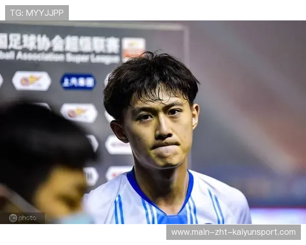 蒋圣龙完成个人第100场职业赛,获申花官方颁发纪念衫 蒋圣龙完成个人第100场职业赛,获申花官方颁发纪念衫